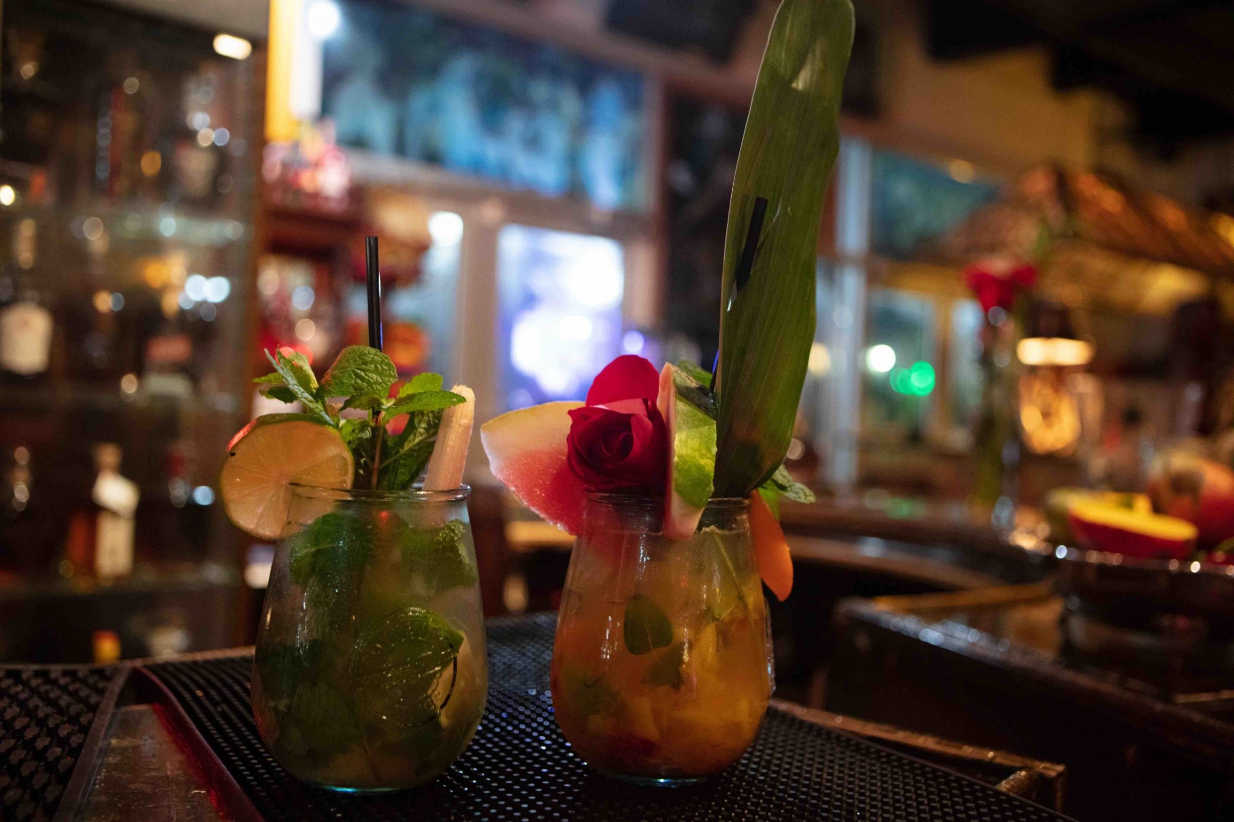 cocktails fleuris sur le bar du Cubaocho Museum à Little Havana