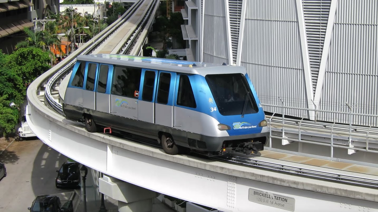 brickell et downtown metromover transports en commun métro aérien activite en famille que faire dans brickell et downtown que faire a miami visiter miami séjour a miami balade insolite visiter miami en francais blog guide des quartiers de miami miami off road